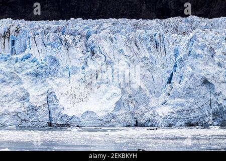 La faccia rotta del ghiacciaio Margerie nell'insenatura di Tarr di Glacier Bay, Alaska, Stati Uniti Foto Stock