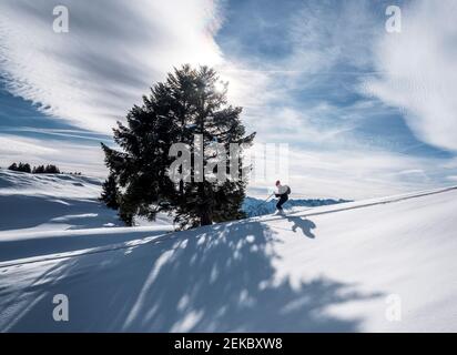 Germania, Baviera, Parco Nazionale di Berchtesgaden. Paesaggio di montagna in inverno Foto Stock