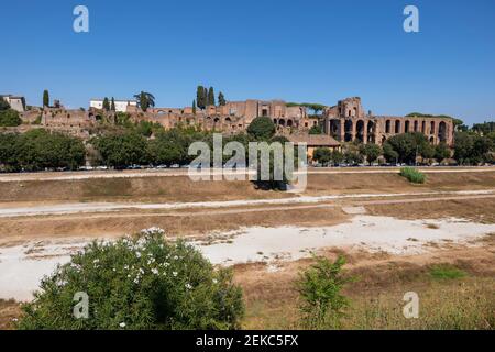 Italia, Roma, Circo massimo antico stadio e rovine sul Colle Palatino Foto Stock