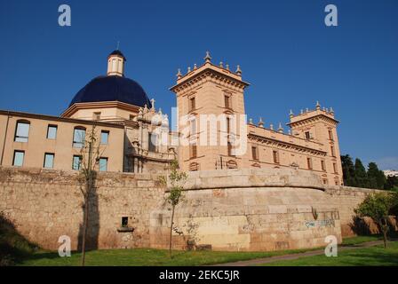 Il Museu de Belle Arts (Museo delle Belle Arti) presso il parco del fiume Turia a Valencia, Spagna il 2 settembre 2019. Foto Stock