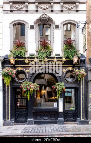 The Sun Tavern - Casa pubblica inglese tradizionale a Covent Garden, Londra, Inghilterra, Regno Unito Foto Stock