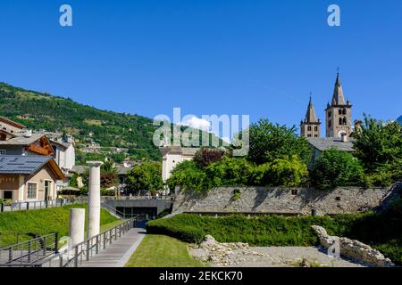Italia, Aosta, comune in Valle d'Aosta in primavera Foto Stock
