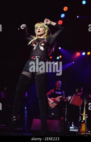 Toyah in scena al 'The Here and Now 80's Concert' tenuto alla Wembley Arena di Londra, Regno Unito. 25 aprile 2002 Foto Stock