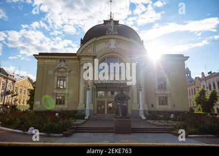 CHERNIVTSI, UCRAINA - 16 LUGLIO 2017: Chernivtsi Musica e Teatro drammatico Foto Stock