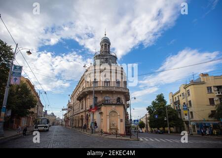 CHERNIVTSI, UCRAINA - 16 GIUGNO 2017: Casa navale a Chernivtsi Foto Stock