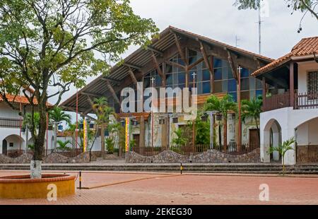 Chiesa di missione Iglesia de Ascensión de Guarayos nel centro coloniale di questa città in Amazzonia, Provincia di Guarayos, Dipartimento di Santa Cruz, Bolivia Foto Stock