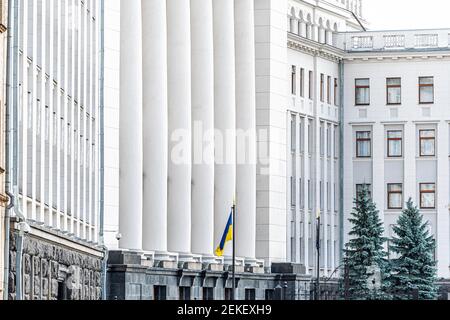 Kiev, Ucraina Parlamento ucraino edificio Verhovna Rada con le colonne di architettura moderna a Kiev e nessuno Foto Stock