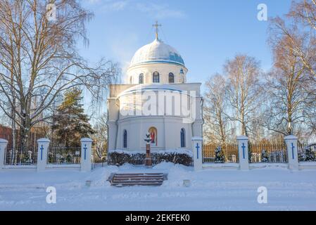 Cattedrale della Natività della Beata Vergine Maria in un giorno di sole febbraio. Priozersk, Russia Foto Stock