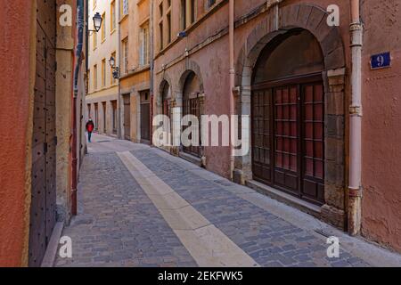 LIONE, FRANCIA, 19 febbraio 2021 : in seguito alle restrizioni, la maggior parte dei bar e dei ristoranti deve chiudere le porte in Francia. Molto potrebbe defi Foto Stock