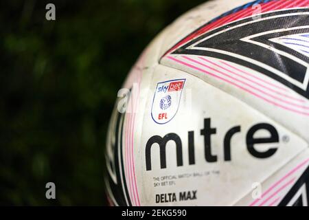 Una vista dettagliata della palla Mitre Delta Max prima della partita Sky Bet League One allo stadio LNER, Lincoln. Data immagine: Martedì 23 febbraio 2021. Foto Stock