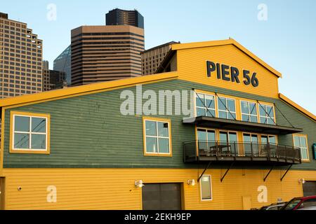 WA19329-00...WASHINGTON - storico Pier 56, il terzo degli edifici di stoccaggio della Northern Pacific Railroad fu costruito nel 1900. Foto Stock