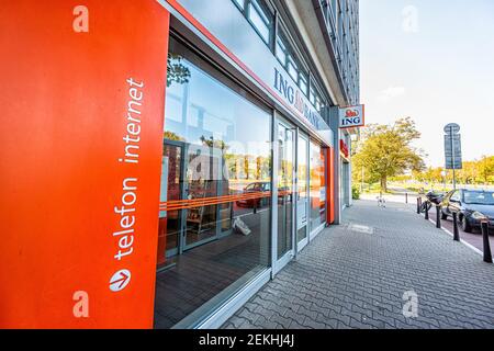 Varsavia, Polonia - 22 agosto 2018: Segno per la banca commerciale di ING Telefon internet sulla strada nella città di Warszawa Foto Stock