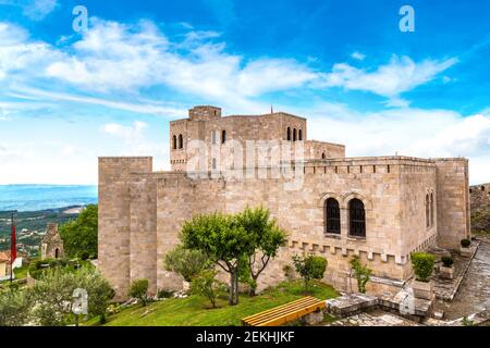 Castello di Kruja in una bella giornata estiva, Albania Foto Stock