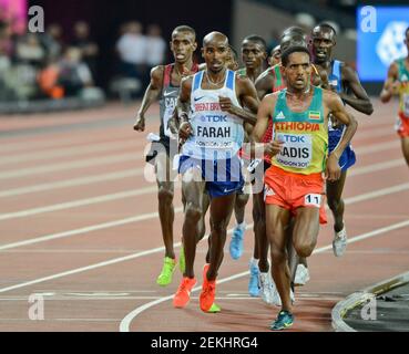 Abadi Hadis (Etiopia), Mo Farah (Gran Bretagna, medaglia d'oro). 10000 metri uomini - Campionati del mondo IAAF Londra 2017 Foto Stock