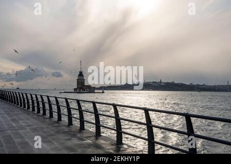 La Torre della Maiden nel quartiere di Uskudar di Istanbul, Turchia Foto Stock