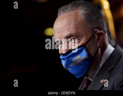 Washington DC, Stati Uniti. 23 Feb 2021. Il leader della maggioranza del Senato Chuck Schumer, D-NY, parla durante una conferenza stampa sul soccorso COVID-19 presso il Campidoglio degli Stati Uniti martedì 23 febbraio 2021. Il pacchetto di stimoli da 1.9 trilioni di dollari del presidente Joe Biden è destinato a un voto in Aula più avanti questa settimana. Photo by Leigh Vogel/UPI Credit: UPI/Alamy Live News Foto Stock