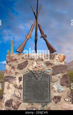 Memorial al Battaglione Mormon che si accampò qui a Picacho Oltrepassa la 1847 sulla strada per Tucson, Arizona Foto Stock