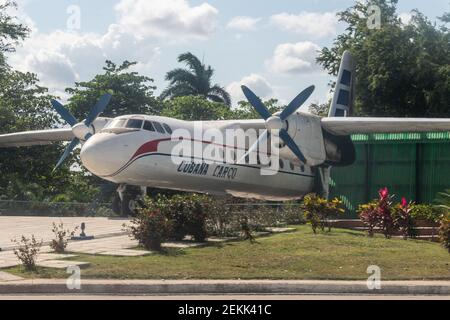 Cubana aerei cargo decorazione aeroplani, distretto Sandino, Santa Clara, Cuba Foto Stock