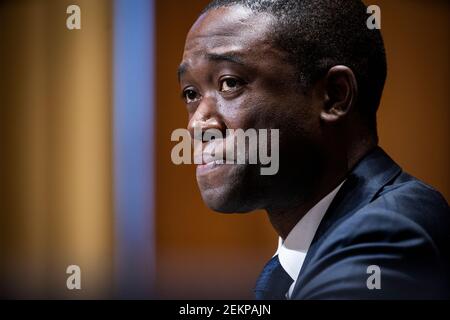 Washington, DC, Stati Uniti. 23 Feb 2021. Adeyemo testimonia dinanzi al Comitato finanziario del Senato durante la sua audizione di conferma di essere Vice Segretario del Tesoro nel Palazzo degli uffici del Senato Dirksen a Washington, DC, USA, 23 febbraio 2021.Credit: Jim Loscalzo/Pool via CNP | Usage Worldwide Credit: dpa/Alamy Live News Foto Stock