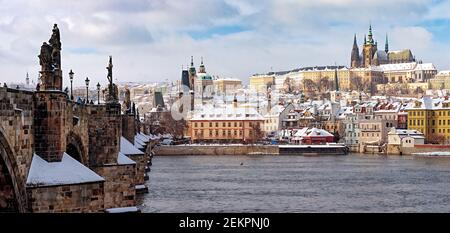 Vista verso mala Strana dal Ponte Carlo, Praga, repubblica Ceca Foto Stock