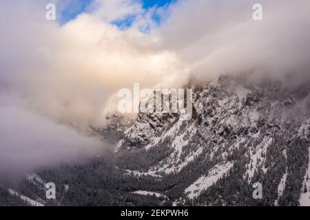 Aereo di montagne in stiria, Lago Verde Gruner vedere nuvoloso giorno di destinazione turistica invernale Foto Stock