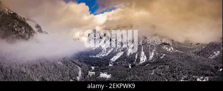 Aereo di montagne in stiria, Lago Verde Gruner vedere nuvoloso giorno di destinazione turistica invernale Foto Stock