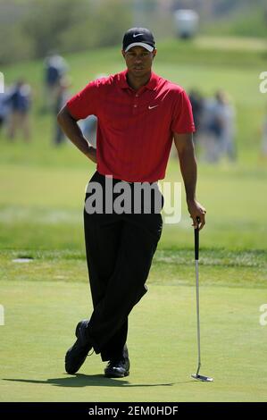 San Diego, California. 15 giugno 2008. Tiger Woods (USA) sul verde della settima buca Domenica durante l'ultimo round degli US Open al campo da golf Torrey Pines di la Jolla California. Louis Lopez/Cal Sport Media. Credit: csm/Alamy Live News Foto Stock