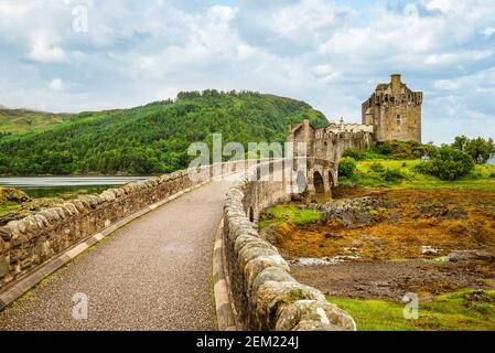 Castello di Eilean Donan nelle Highlands occidentali della Scozia, Regno Unito Foto Stock