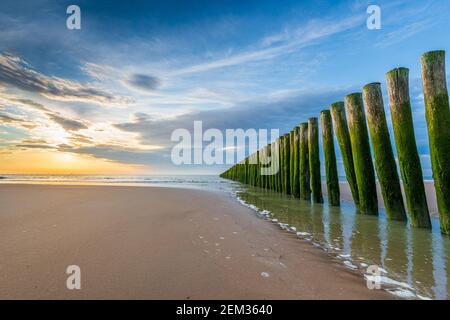 Coucher de soleil sur la plage de Sangatte, Francia, Hauts de France Foto Stock