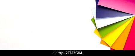 Guida alla tavolozza dei colori. Catalogo di selezione della vernice, primo piano. Guida al catalogo dei campioni di vernice. Foto Stock