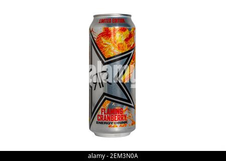 Rockstar Energy drink lattina con sapore di mirtillo rosso fiammeggiante isolato su sfondo bianco isolato Foto Stock