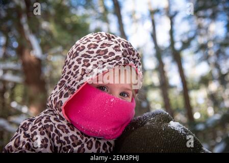 Occhi di un bambino felice nei grandi spazi aperti Foto Stock