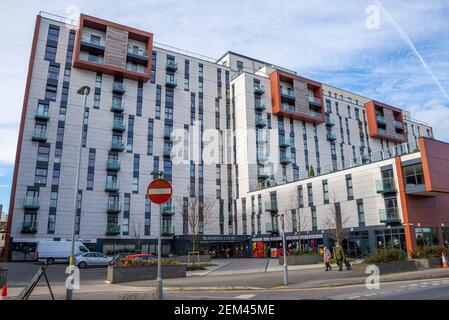La società con sede a Southend Randall Watts ha sviluppato i blocchi a torre Heath House e Carby House in Beaumont Court, Victoria Avenue, Southend, Essex, Regno Unito Foto Stock