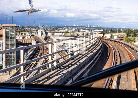 Vista dal TransLink SkyTrain sulla Canada Line vicino a Bridgeport, Vancouver, British Columbia, Canada Foto Stock