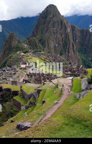 La città Inca di Machu Picchu in Perù. Anche se conosciuto localmente, non era conosciuto agli spagnoli durante il periodo coloniale ed era sconosciuto agli outsi Foto Stock