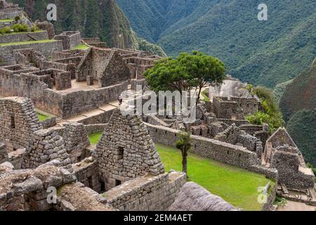 La città Inca di Machu Picchu in Perù. Anche se conosciuto localmente, non era conosciuto agli spagnoli durante il periodo coloniale ed era sconosciuto agli outsi Foto Stock