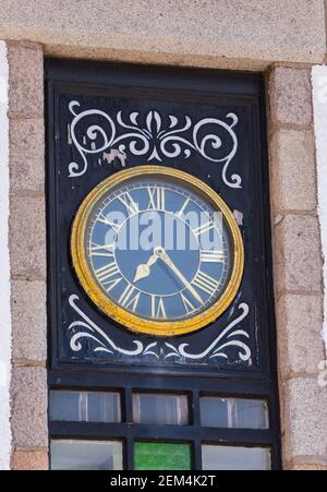 L'orologio sulla vecchia Roundhouse dove la spedizione è stata diretta prima che la torre di controllo è stata costruita ad Aberdeen, Scozia Foto Stock