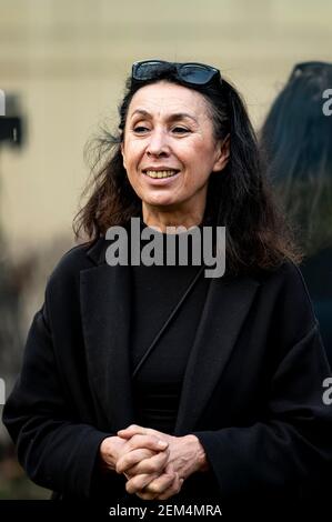 Berlino, Germania. 24 Feb 2021. Shermin Langhoff, direttore artistico del Teatro Maxim Gorki, si trova durante un tour stampa al Teatro Maxim Gorki. Credit: Fabian Sommer/dpa/Alamy Live News Foto Stock