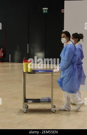 Roma, Italia. 24 Feb 2021. 2/24/2021 - Roma, nuovo centro di vaccinazione anti-Covid 19 a la Nuvola di Fuksas. Foto: (Foto di IPA/Sipa USA) Credit: Sipa USA/Alamy Live News Foto Stock