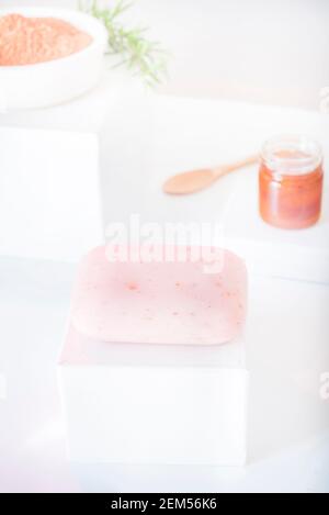 Sapone con rosmarino, miele e argilla rossa Foto Stock