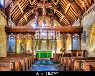 La chiesa di St Michaels a Inkpen vicino Hungerford è la chiesa parrocchiale 13 ° secolo di St Michael e tutti gli Angeli con il suo restauro vittoriano. Foto Stock