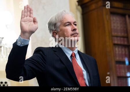 William Burns, candidato per il direttore della Central Intelligence Agency, è giurato nella sua audizione di conferma del Comitato di intelligenza del Senato Select nel palazzo degli uffici del Senato di Russell a Capitol Hill, Washington, DC, mercoledì 24 febbraio 2021. Credito: Tom Williams/Pool via CNP /MediaPunch Foto Stock