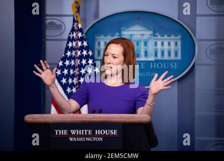 Washington, Stati Uniti. 24 Feb 2021. Il segretario alla stampa della Casa Bianca Jen Psaki tiene un briefing alla Casa Bianca a Washington, DC mercoledì 24 febbraio 2021. Foto di Kevin Dietsch/Pool/Sipa USA Credit: Sipa USA/Alamy Live News Foto Stock