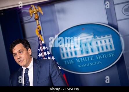Washington, Stati Uniti. 24 Feb 2021. Direttore senior per l'economia internazionale e la competitività Peter Harrell parla al briefing quotidiano alla Casa Bianca di Washington, DC mercoledì 24 febbraio 2021. Foto di Kevin Dietsch/Pool/Sipa USA Credit: Sipa USA/Alamy Live News Foto Stock