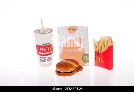 McDonalds nuovo pollo croccante Sandwich pasto & sacchetto rilasciato 24 febbraio 2021 Foto Stock