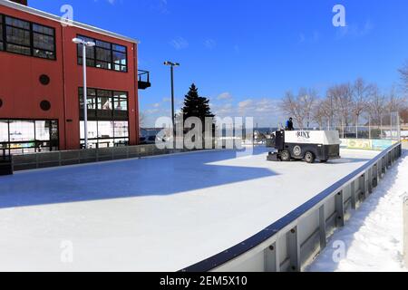 Pista di pattinaggio su ghiaccio Village di Port Jefferson Long Island New York Foto Stock