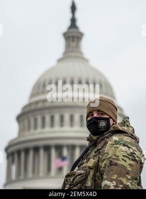 CPL dell'esercito degli Stati Uniti. Zakariah Blackmon, con la Guardia Nazionale del Michigan, si trova vicino al Campidoglio 13 febbraio 2021 a Washington, D.C. la Guardia Nazionale continuerà a sostenere le forze dell'ordine federali con sicurezza intorno al Campidoglio fino alla fine di marzo. Foto Stock