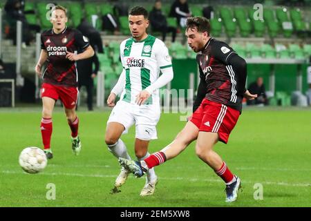 GRONINGEN, PAESI BASSI - FEBBRAIO 24: Jens Toornstra di Feyenoord, Daniel van Kaam di FC Groningen e Orkun Kokcu di Feyenoord durante la partita di Eredivisie tra FC Groningen e Feyenoord al Hitachi Capital Mobility Stadion il 24 febbraio 2021 a Groningen, Paesi Bassi (Foto di Pictures Marter Bals/Orange) Foto Stock