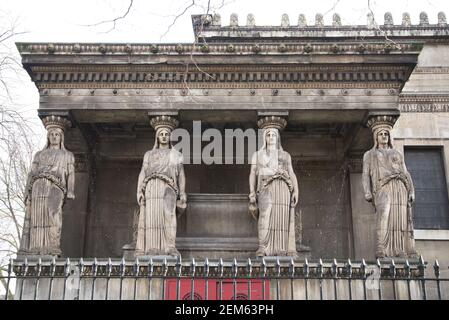 Cariatidi rinascita greca architettura Nuova Chiesa di San Pancras di John Charles Felix Rossi Foto Stock