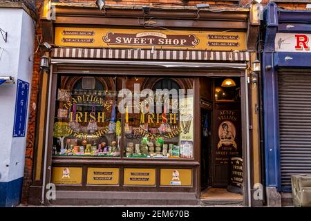 Dublino, Irlanda. 6 maggio 2016. Negozio di dolci nel quartiere Temple Bar di Dublino. Foto Stock